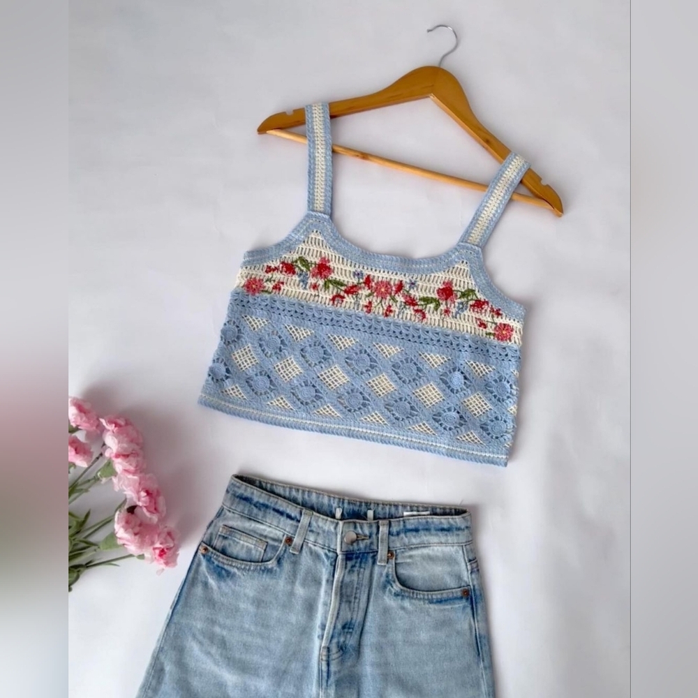 Beautees crocheted floral crop top size S - Picture 1 of 7